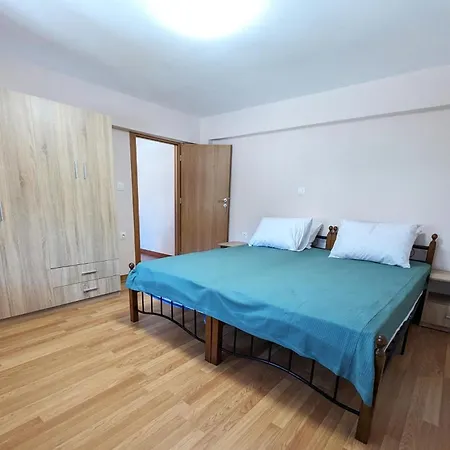 Achilleas In Apartamento Kamena Vourla