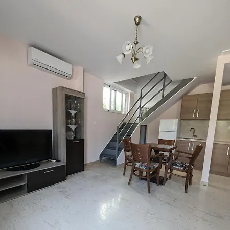 Achilleas In Apartamento *