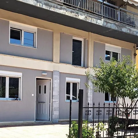 Achilleas In Apartamento Kamena Vourla