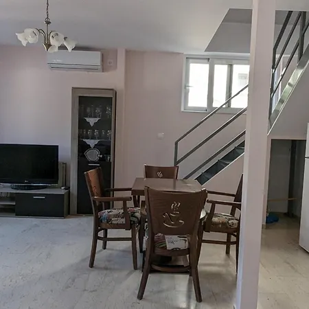 Achilleas In Apartamento